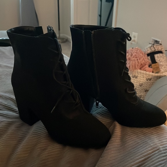 A New Day booties with zip up inner closure and lace up front detail! - Picture 3 of 3